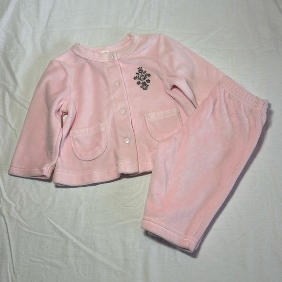 LIKE NEW Velour 0-3 month  2-piece outfit. - Picture 1 of 6